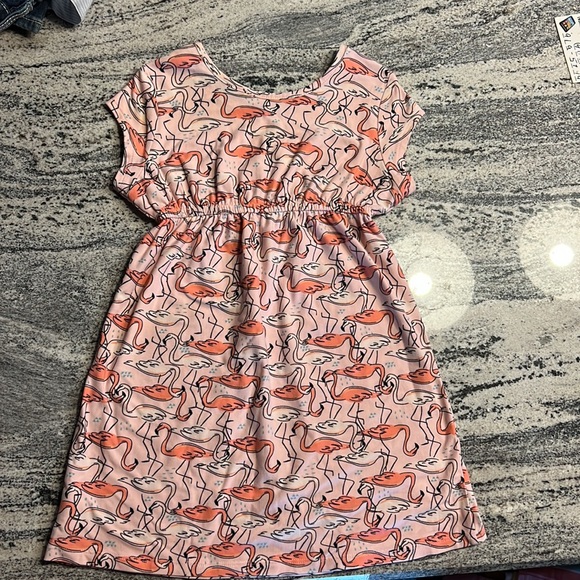 Two summer dresses size 5 in excellent like new condition. Salmon pink color - Picture 4 of 7